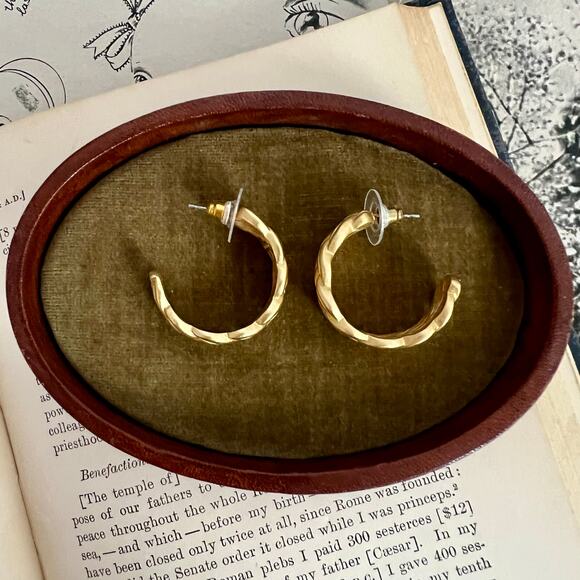 Vintage 80s TRIFARI Gold Braided Hoop Earrings Signed Push Back - Picture 5 of 7